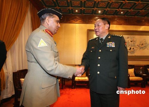 12��16����������ίԱ����������������Ͻ����ڱ�������̨�����ݻ�����õİͻ�˹̹��������ϯ����ˡ������£�˫�����Ѻõ������н����˽�̸�����ܲ�ı�������Ͻ���Ҳ�μ��˻���������緢��������